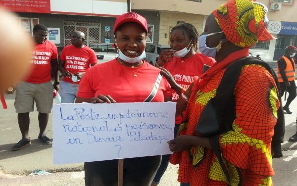 MECONTENTEMENT:MARCHE DES TRAVAILLEURS DE LA POSTE.