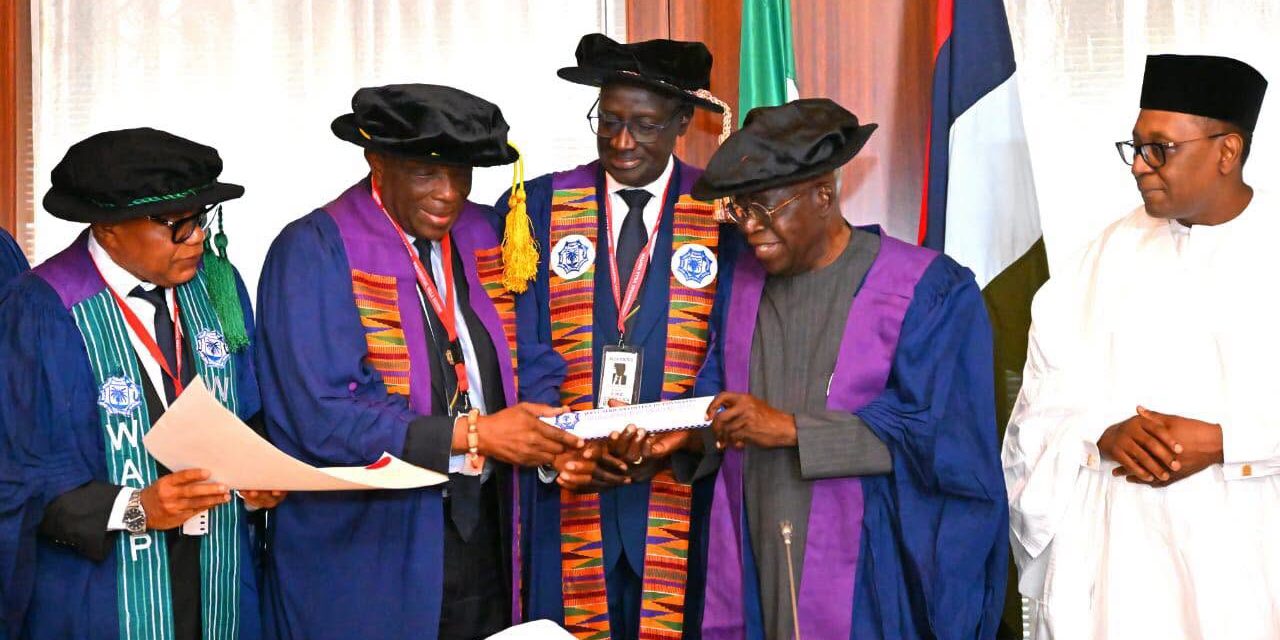AFRIQUE-SANTÉ-DISTINCTION-Abuja : Le WACP décerne un diplôme honorifique au Président Tinubu.