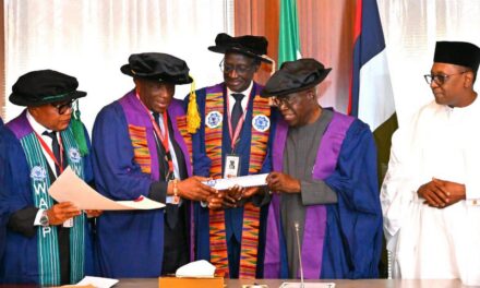 AFRIQUE-SANTÉ-DISTINCTION-Abuja : Le WACP décerne un diplôme honorifique au Président Tinubu.