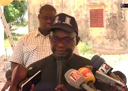 DIOBASS SMART CITY ,CHEMIN FAISANT-LE MAIRE ALIOUNE SARR EN COLLABORATION AVEC TERANGA PHARMA RENFORCENT LE POSTE DE SANTÉ SEYNABOU THIANDOUM EN MEDICAMENT.